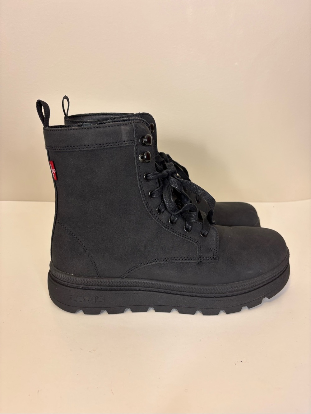 Levi's Women’s Black Nubuck Lace-Up Combat Boots Women’s 8.5 comes with box